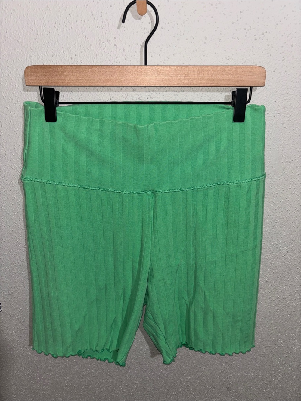 OFFLINE by Aerie OG Groove Ribbed Lettuce Hem Bike Shorts (size x-large)